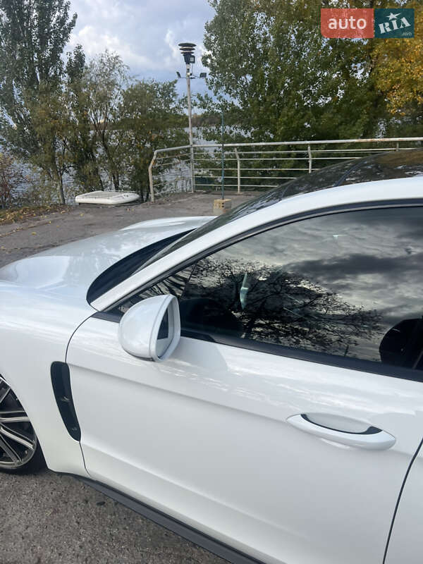 Фастбэк Porsche Panamera 2018 в Днепре