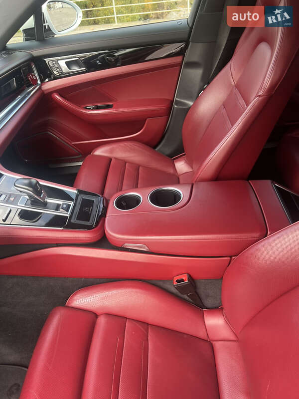 Фастбэк Porsche Panamera 2018 в Днепре