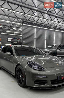 Фастбэк Porsche Panamera 2013 в 