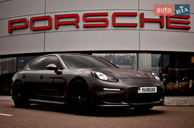 Фастбэк Porsche Panamera 2013 в 