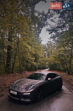 Фастбэк Porsche Panamera 2013 в 