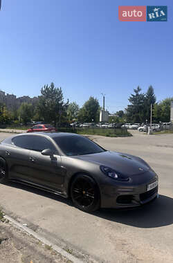 Фастбэк Porsche Panamera 2013 в 
