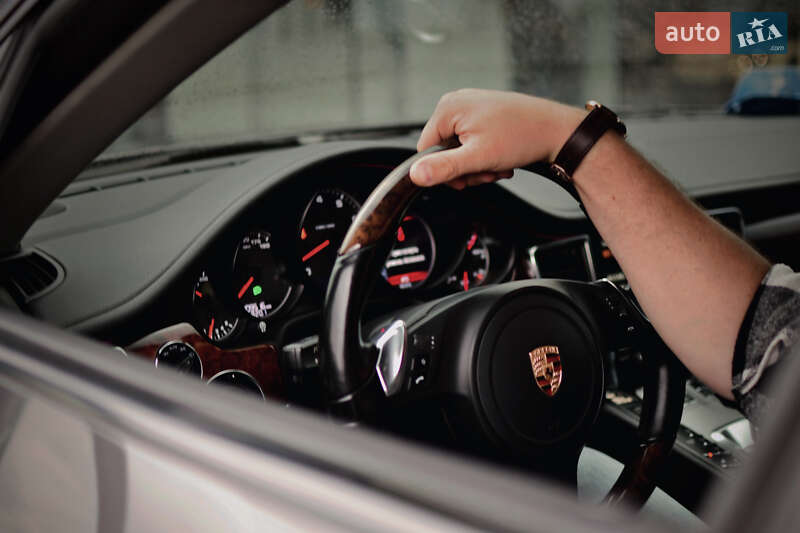 Фастбек Porsche Panamera 2013 в Києві фото 28 Фастбек Porsche Panamera 2013 в Києві