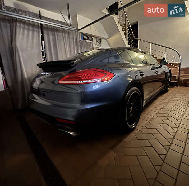 Фастбэк Porsche Panamera 2013 в Киеве