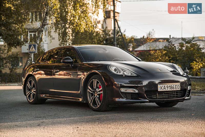 Фастбек Porsche Panamera 2011 в Києві