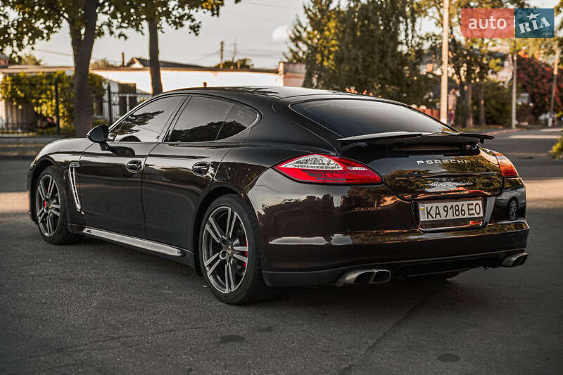 Фастбек Porsche Panamera 2011 в Києві