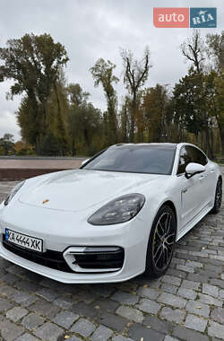 Фастбэк Porsche Panamera 2023 в Киеве