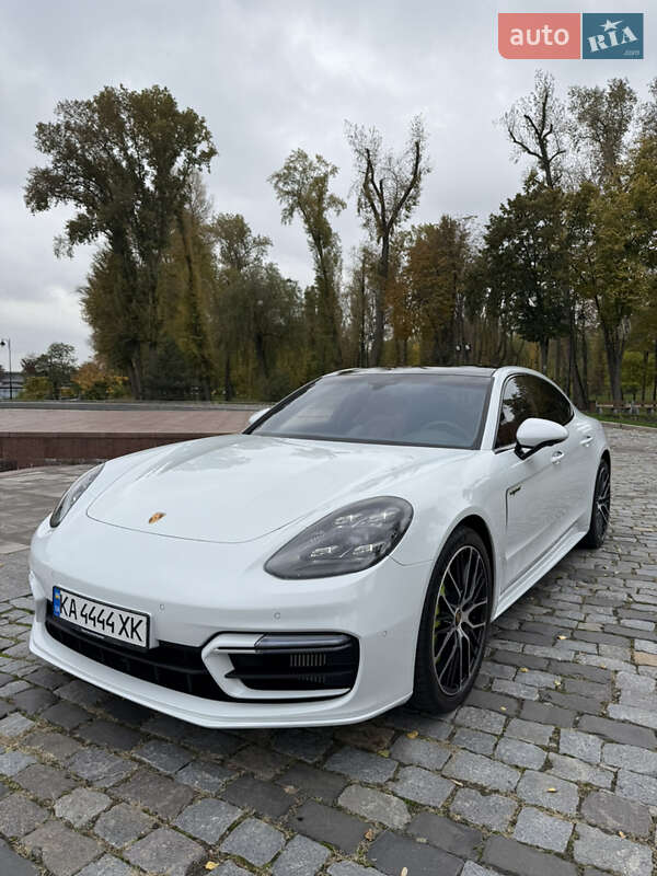 Фастбек Porsche Panamera 2023 в Києві