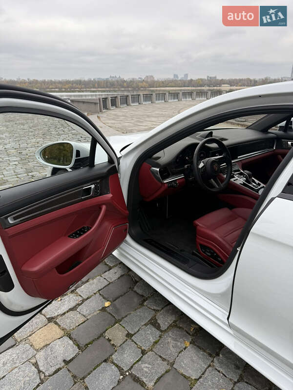 Фастбек Porsche Panamera 2023 в Києві