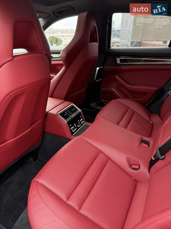 Фастбек Porsche Panamera 2023 в Києві