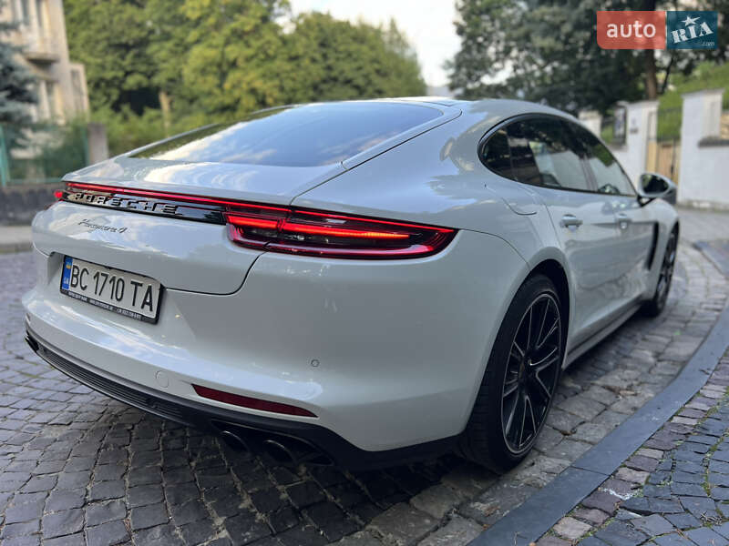 Фастбэк Porsche Panamera 2018 в Львове