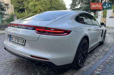 Фастбэк Porsche Panamera 2018 в 