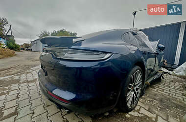 Фастбэк Porsche Panamera 2023 в 