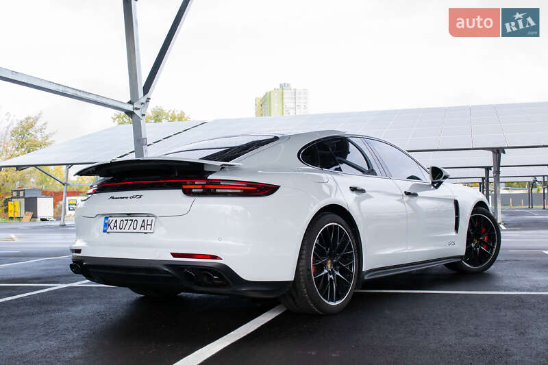 Фастбек Porsche Panamera 2019 в Києві
