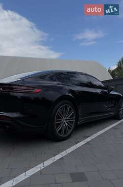 Фастбэк Porsche Panamera 2018 в 