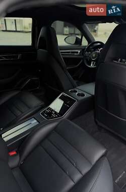 Фастбэк Porsche Panamera 2018 в 