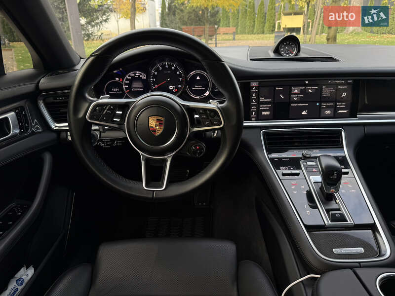 Фастбек Porsche Panamera 2017 в Києві фото 11 Фастбек Porsche Panamera 2017 в Києві