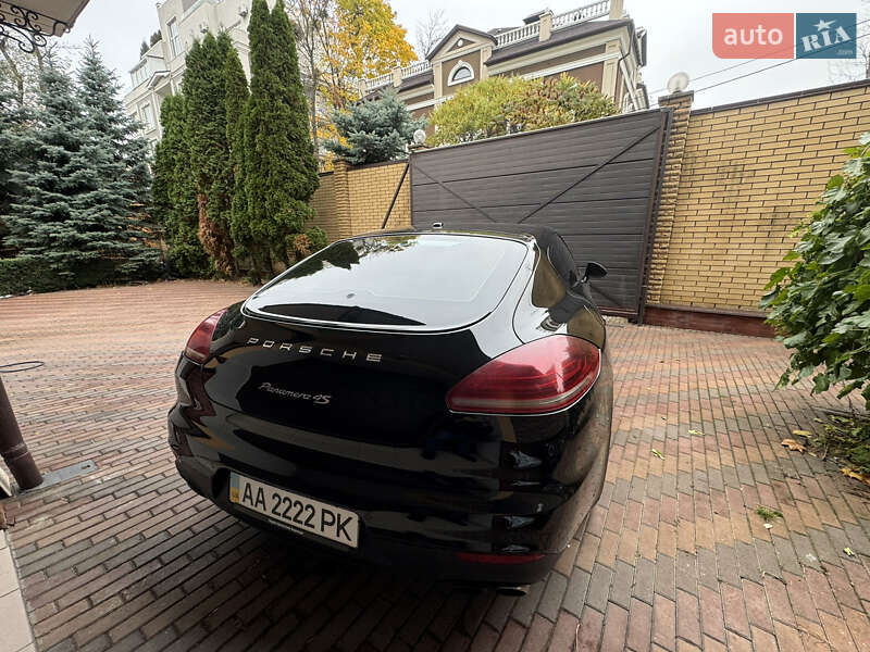 Фастбек Porsche Panamera 2013 в Києві