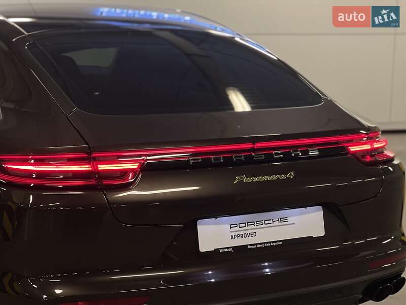 Фастбэк Porsche Panamera 2018 в Киеве