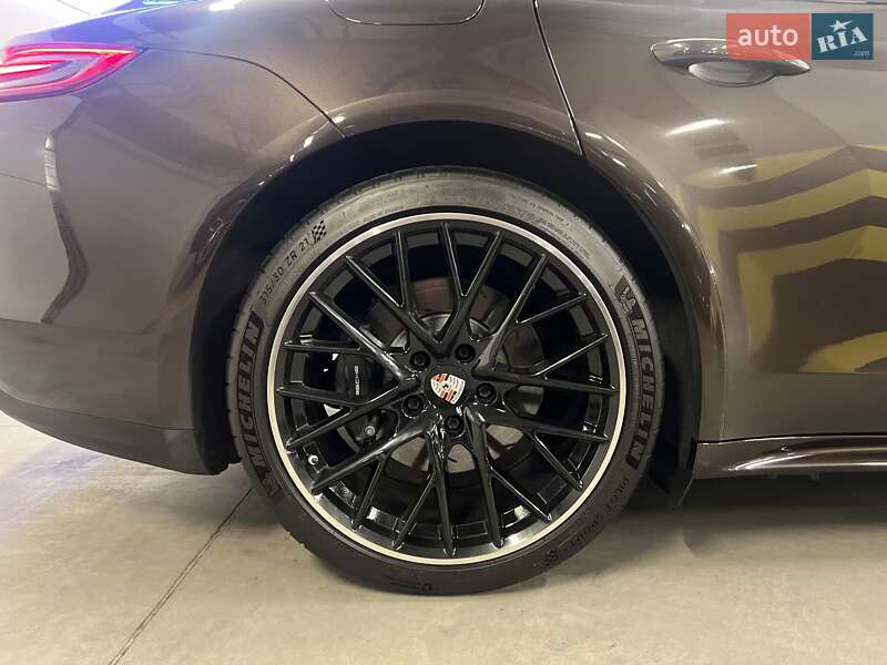 Фастбэк Porsche Panamera 2018 в Киеве
