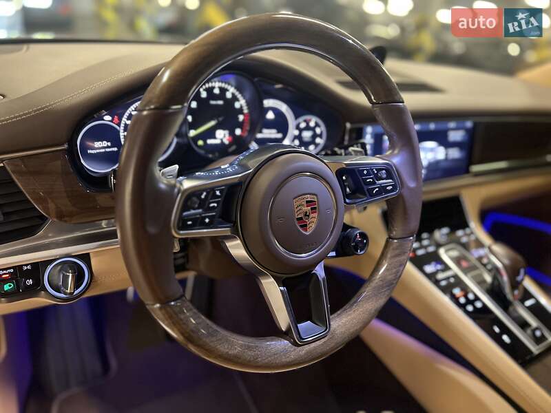Фастбэк Porsche Panamera 2018 в Киеве