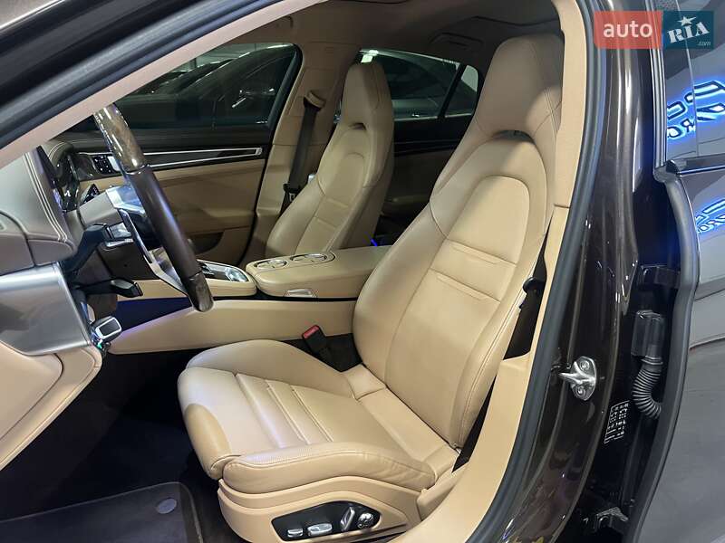 Фастбэк Porsche Panamera 2018 в Киеве