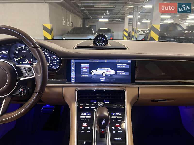 Фастбэк Porsche Panamera 2018 в Киеве