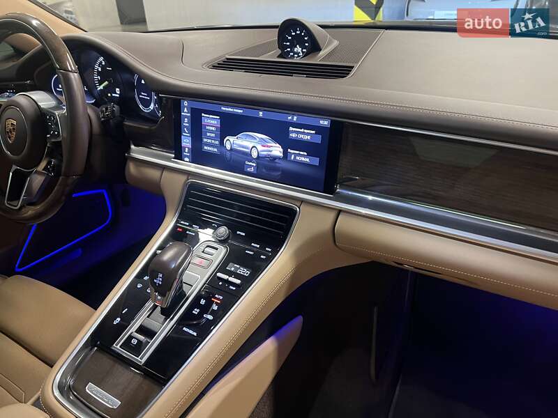 Фастбэк Porsche Panamera 2018 в Киеве
