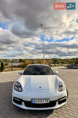 Фастбэк Porsche Panamera 2018 в Виннице Фастбэк Porsche Panamera 2018 в Виннице