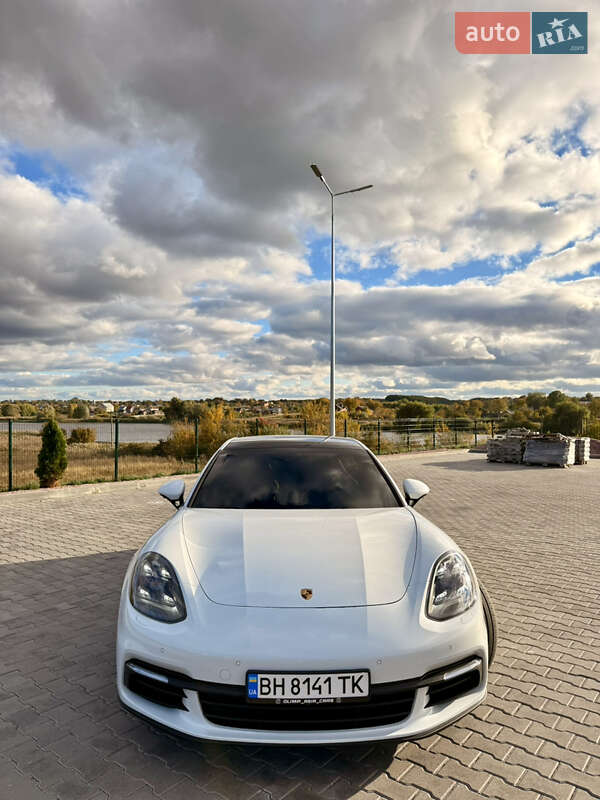 Фастбек Porsche Panamera 2018 в Вінниці