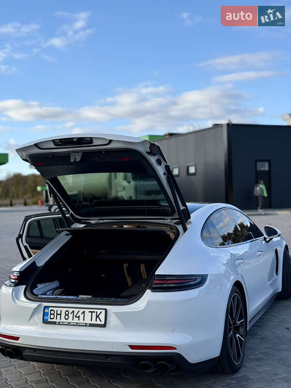 Фастбек Porsche Panamera 2018 в Вінниці