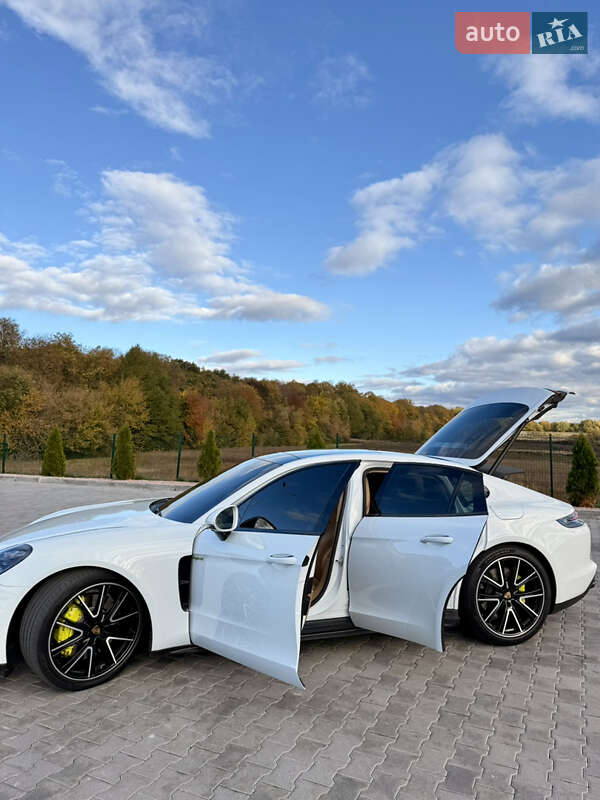 Фастбек Porsche Panamera 2018 в Вінниці
