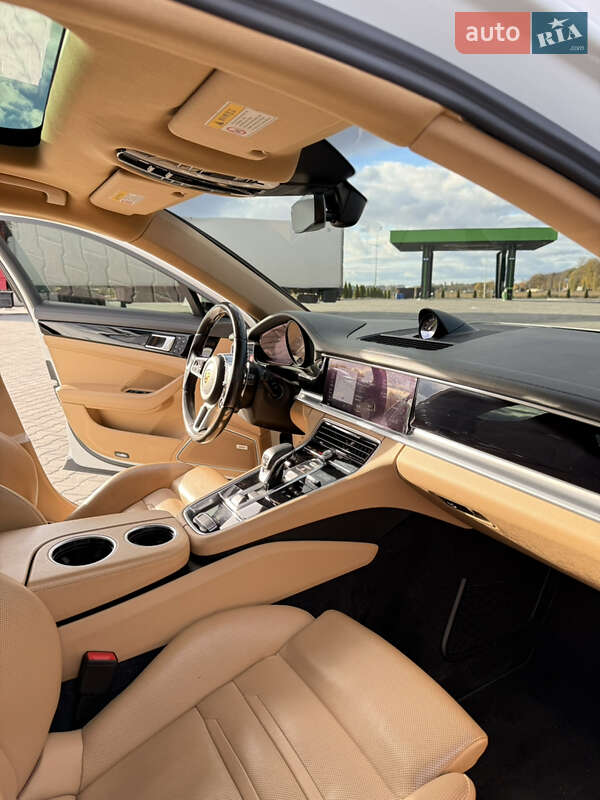 Фастбек Porsche Panamera 2018 в Вінниці