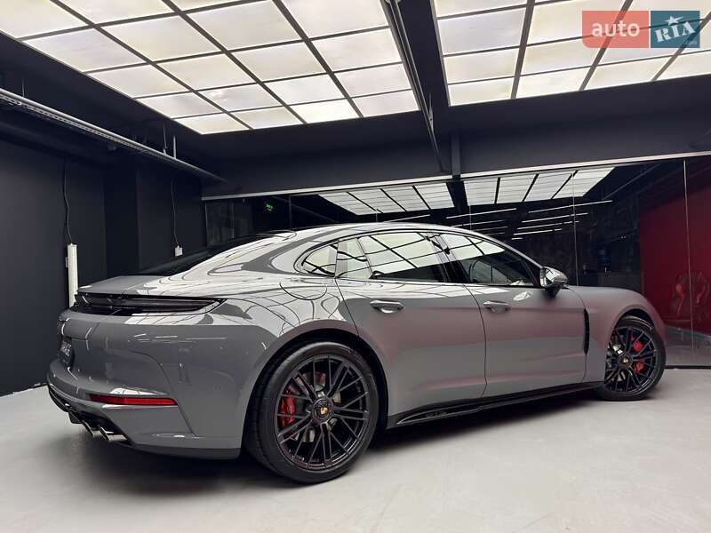 Фастбек Porsche Panamera 2025 в Києві