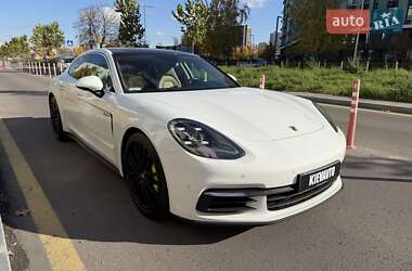 Фастбек Porsche Panamera 2018 в Києві