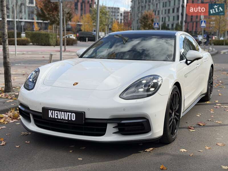 Фастбек Porsche Panamera 2018 в Києві