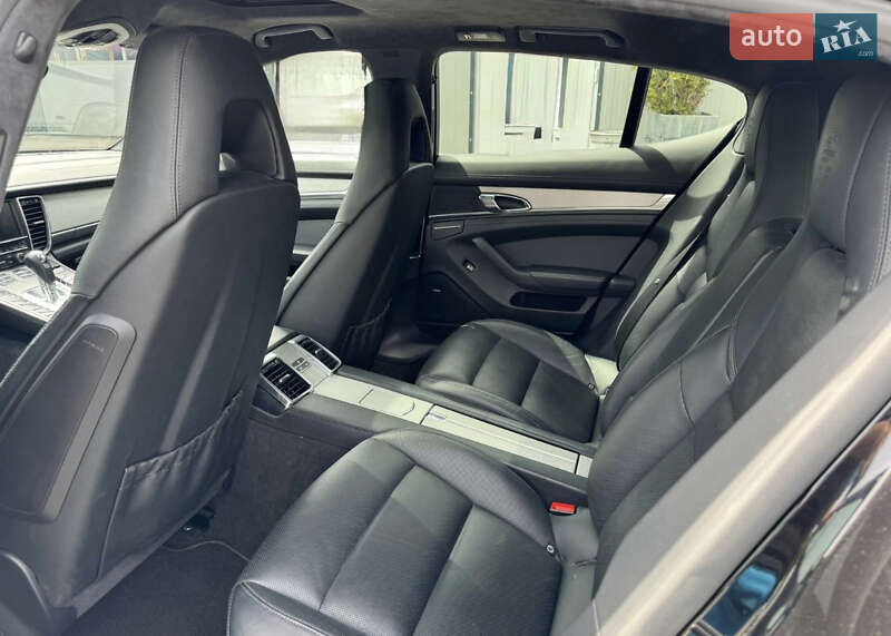 Фастбэк Porsche Panamera 2011 в Киеве фото 9 Фастбэк Porsche Panamera 2011 в Киеве