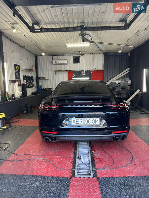 Фастбэк Porsche Panamera 2018 в Днепре фото 22 Фастбэк Porsche Panamera 2018 в Днепре