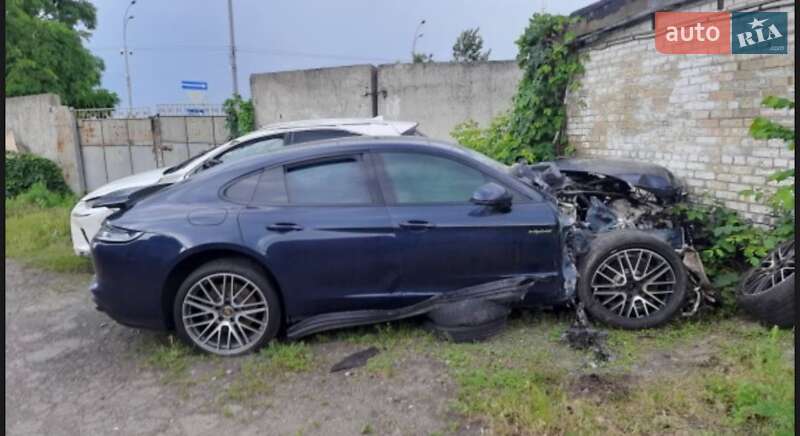 Фастбэк Porsche Panamera 2023 в Одессе