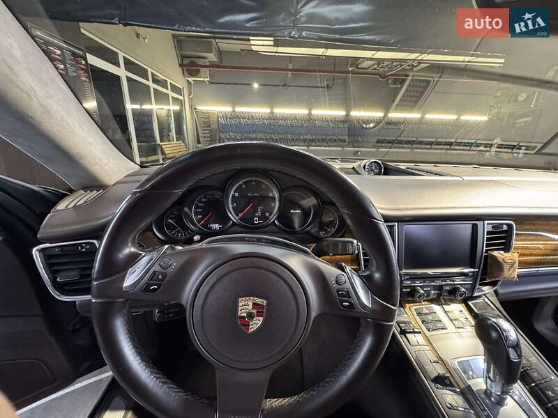 Фастбэк Porsche Panamera 2011 в Одессе