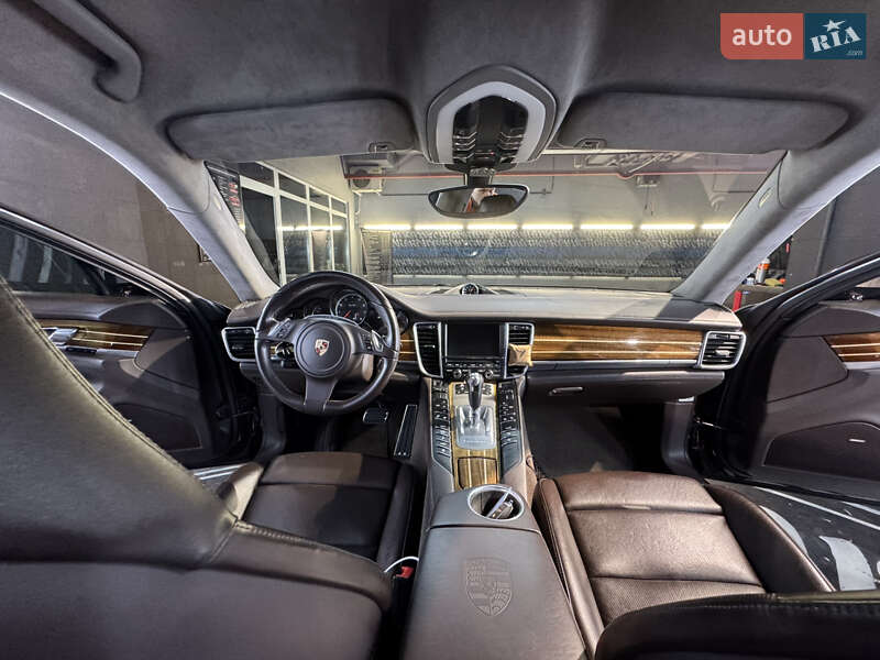 Фастбэк Porsche Panamera 2011 в Одессе