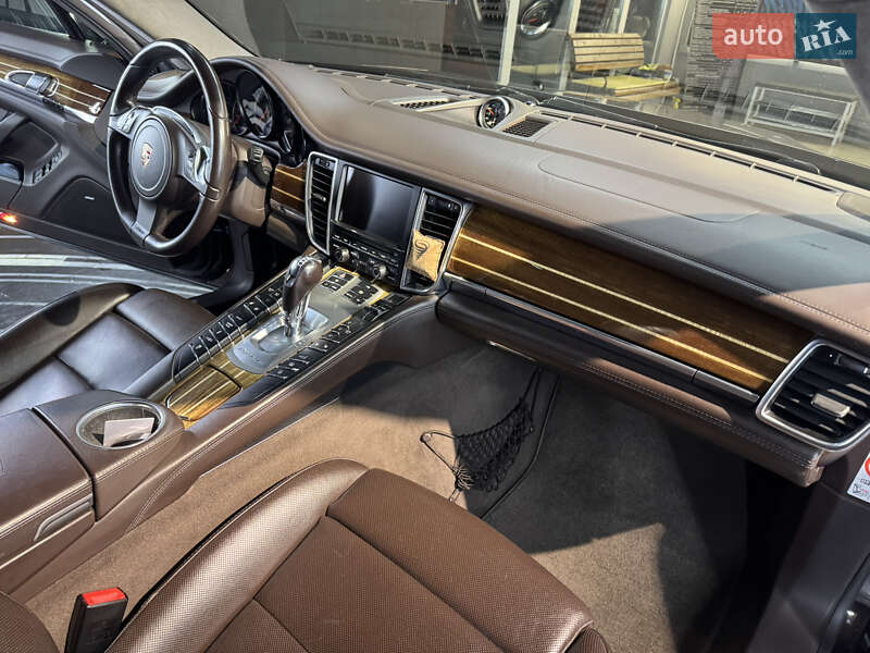 Фастбэк Porsche Panamera 2011 в Одессе