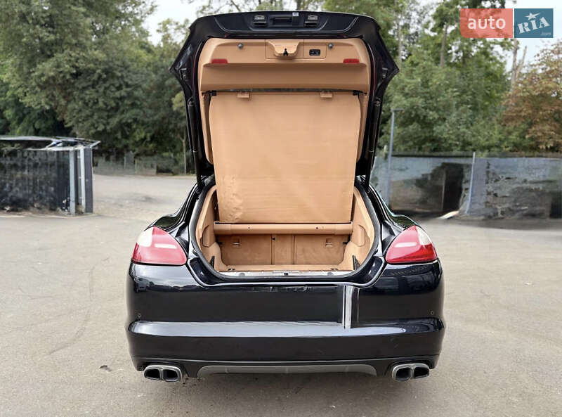 Фастбэк Porsche Panamera 2011 в Черкассах