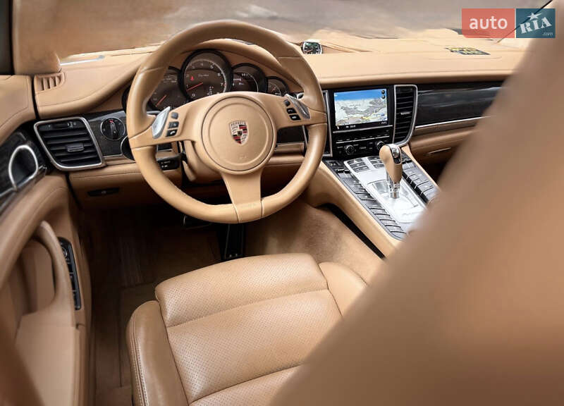 Фастбэк Porsche Panamera 2011 в Черкассах