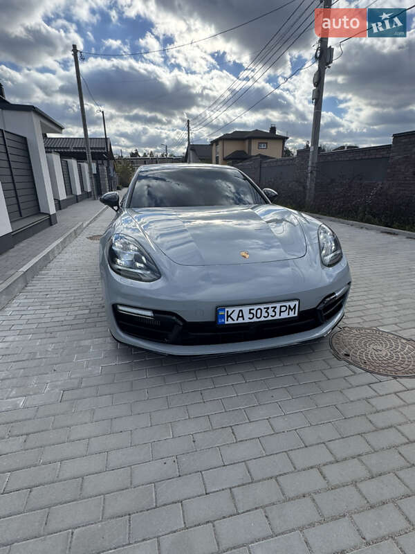 Фастбек Porsche Panamera 2017 в Києві
