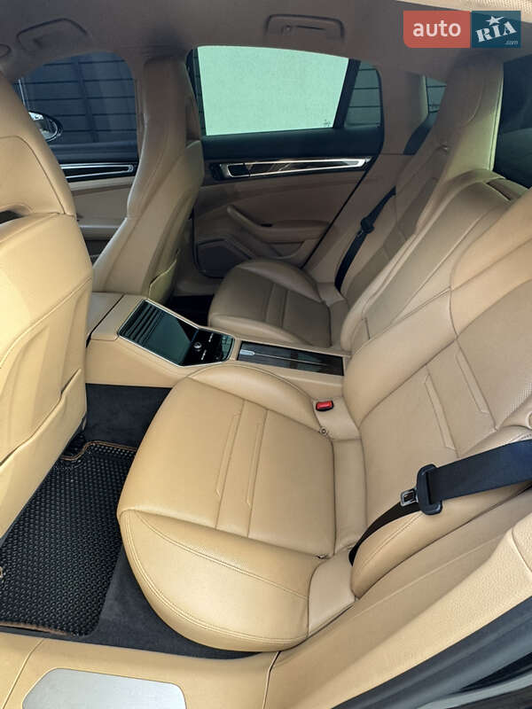 Фастбек Porsche Panamera 2017 в Києві
