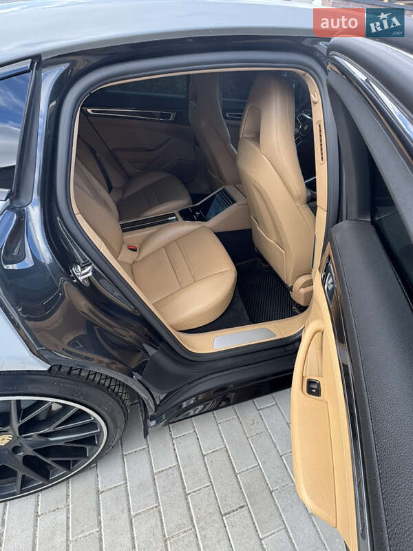 Фастбек Porsche Panamera 2017 в Києві