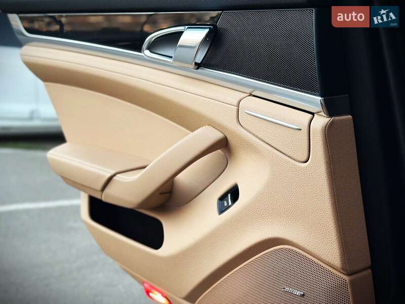 Фастбек Porsche Panamera 2015 в Києві фото 28 Фастбек Porsche Panamera 2015 в Києві