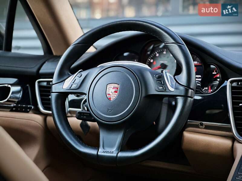 Фастбек Porsche Panamera 2015 в Києві фото 44 Фастбек Porsche Panamera 2015 в Києві