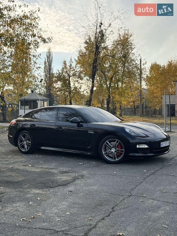 Фастбек Porsche Panamera 2012 в Києві